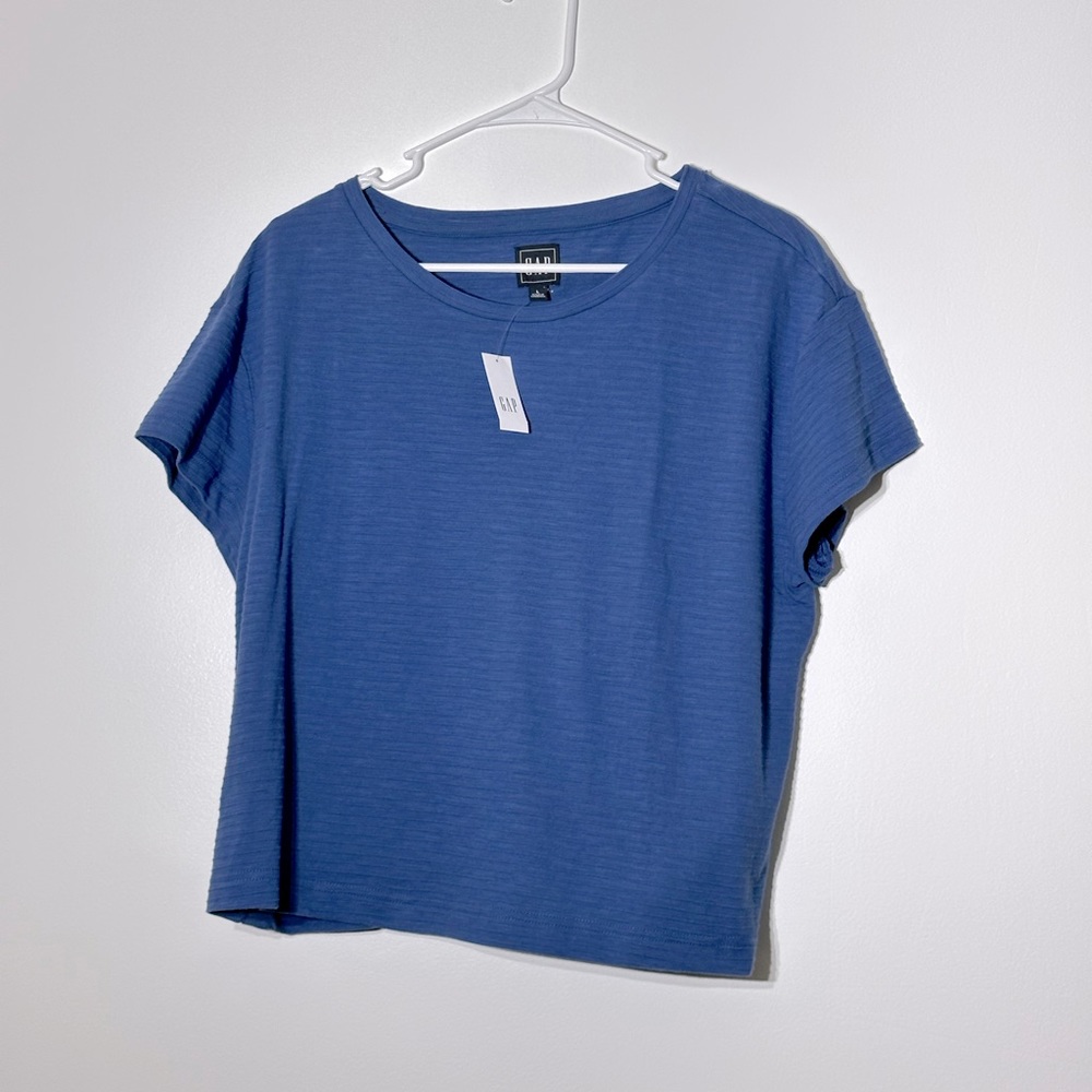 *💙 5 for $20* Gap blue textured slightly cropped t-shirt